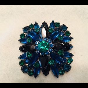 Vintage, women’s brooch pin